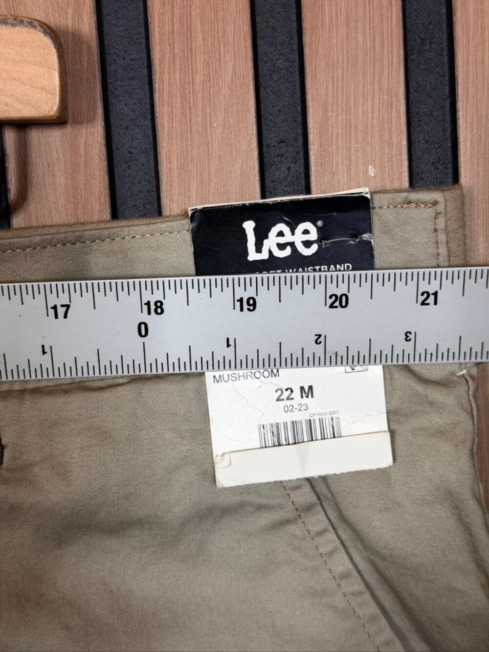 New Lee Shorts 22 Medium Women’s Beige Mid Rise Mushroom Soft Waist Band - Picture 3 of 9